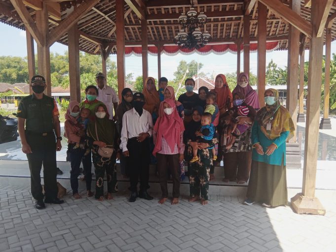 Sosialisasi PMBA & Pemberian PMT Bagi Balita Stunting Dan Bumil Di Desa Tumpukan