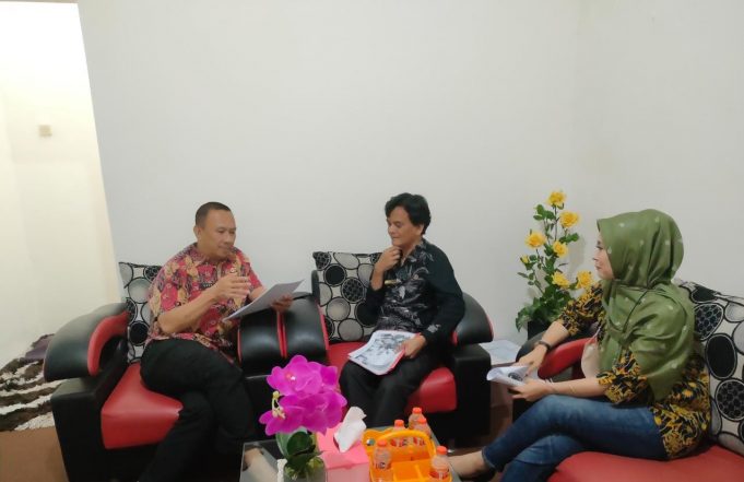 DALAM RANGKA KUNINGAN MENUJU LITERASI DIGITAL BERBASIS DESA, DINAS KEARSIPAN DAN PERPUSTAKAAN KABUPATEN KUNINGAN AKAN MELAUNCHING ELEKTRONIK PERPUSTAKAAN UMUM DAERAH (epusdaku.kuningankab.go.id) berbasis andoid yg dapat menjangkau 376 desa dan kelurahan.