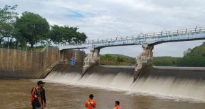 Gempar,,, Anak Meregang Nyawa Akibat Terpleset Terbawa Arus