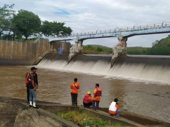 Gempar,,, Anak Meregang Nyawa Akibat Terpleset Terbawa Arus