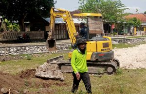 Pemdes Tumpukan Bangun Lapangan Sepak Bola.