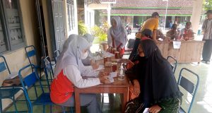 Pemeriksaan Gula Darah Warga Masyarakat Desa Tanjung.