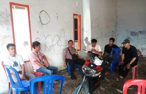 Bhabinkamtibmas Lara Ajak Warga Jaga Kondisi Kamtibmas Desa Lara