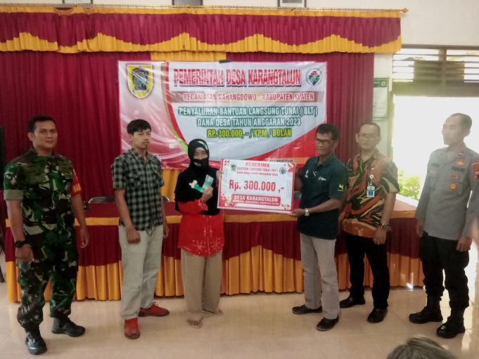 Sebanyak 33 KPM Desa Karangtalun Terima BLT-DD Tiga Bulan Sekaligus.