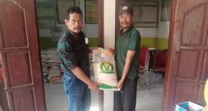 Penyaluran Bantuan Pangan Tahap Tiga Di Desa Gondangsari.