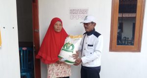 Penyaluran Bantuan Pangan Beras Tahap ke Tiga Di Desa Tumpukan