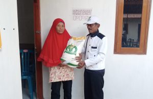 Penyaluran Bantuan Pangan Beras Tahap ke Tiga Di Desa Tumpukan