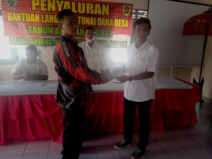 Penyaluran BLT-Dana Desa Bulan Juni Desa Tanjung.