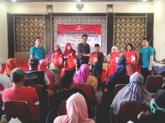 Ratusan Warga Serenan Terima Paket Sembako Dari RSUD Dr.Moewardi.
