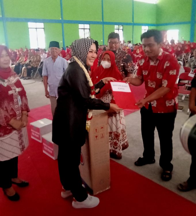 Bupati Klaten Hj. Sri Mulyani Resmikan Gedung Catur Mulyo Sejati Dalam Kegiatan Sambang Warga Desa Bolopleret