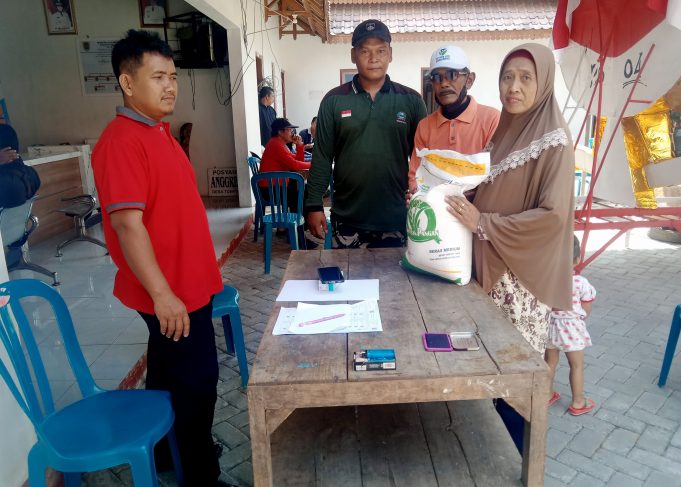 Banyaknya 338 KPM Di Desa Tumpukan Terima Bantuan Beras.