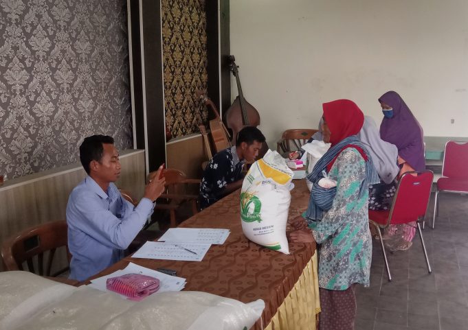 Pemdes Serenan Salurkan Bantuan Pangan Beras Di Bulan November 2023