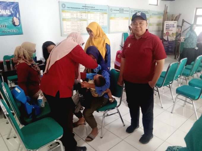 Pelaksanaan Sub Pekan Imunisasi Nasional (PIN) Polio Di Desa Tlogorandu.