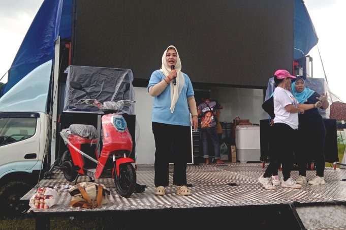 Caleg DPRD Jateng Anisa Devy Ika Ajak Ratusan Emak semak Senam Dan Joget Gemoy Bersama