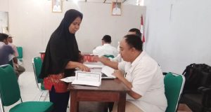 Pemdes Tlogorandu Salurkan Bantuan Pangan Beras Kepada 301 KPM.