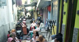 Calon Wakil Walikota Solo Gogor Melakukan Blusukan Ke Warga Perkenalkan Programnya.