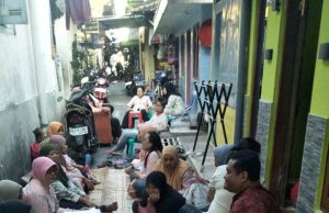 Calon Wakil Walikota Solo Gogor Melakukan Blusukan Ke Warga Perkenalkan Programnya.