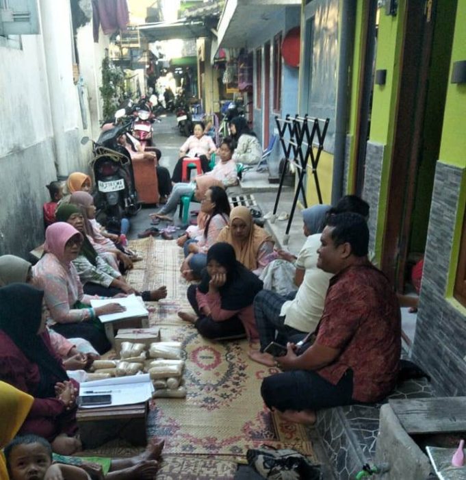 Calon Wakil Walikota Solo Gogor Melakukan Blusukan Ke Warga Perkenalkan Programnya.