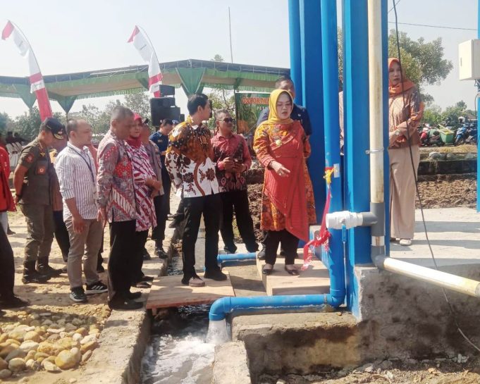 Bantuan Sumur Dalam Program CSR Bank Jateng Di Bulakan Di Resmikan Bupati Sukoharjo Hj.Etik Suryani