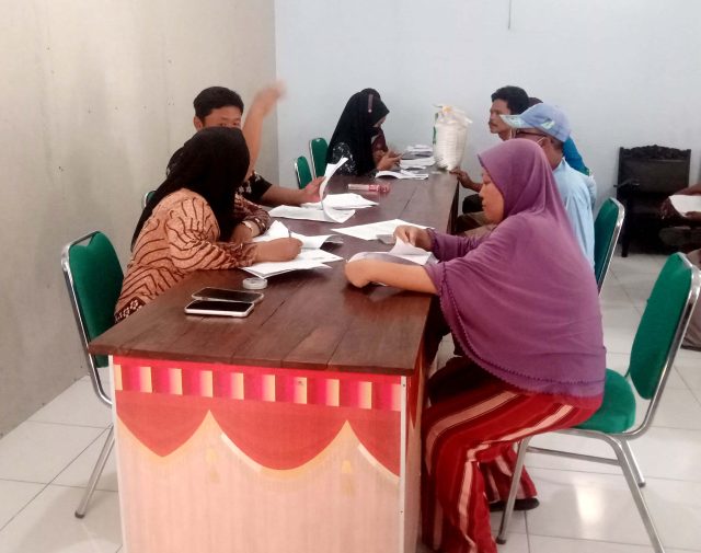 Banyaknya 302 KPM Desa Tlogorandu Terima Bantuan Pangan Beras 10 Kilogram