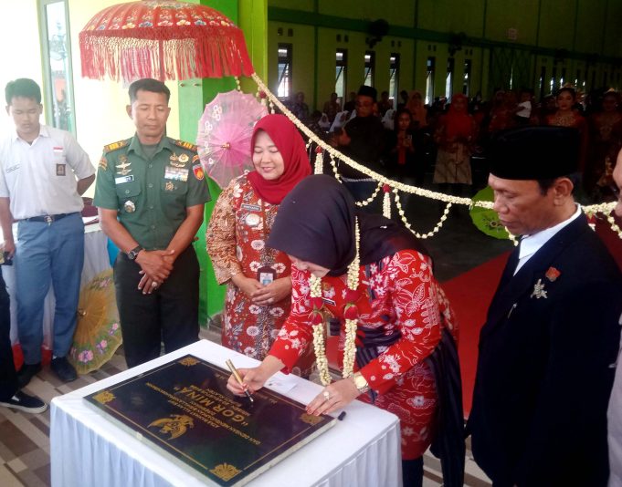 Bupati Klaten Meresmikan GOR MINA Dalam Kegiatan Sambang Warga Di Desa Mrisen