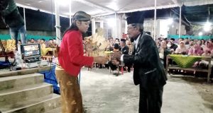 Warga Dukuh Tumpukan RW 5 Dan 6 Tasyakuran Bersih Dusun Gelar Wayang Kulit