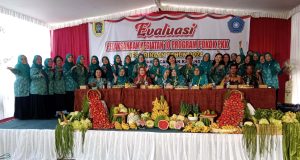 Pelaksanaan Evaluasi 10 Program PKK Desa Binaan Di Desa Tambak.