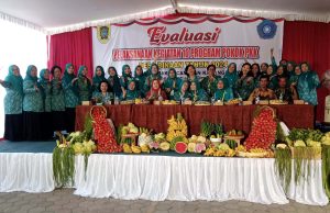 Pelaksanaan Evaluasi 10 Program PKK Desa Binaan Di Desa Tambak.