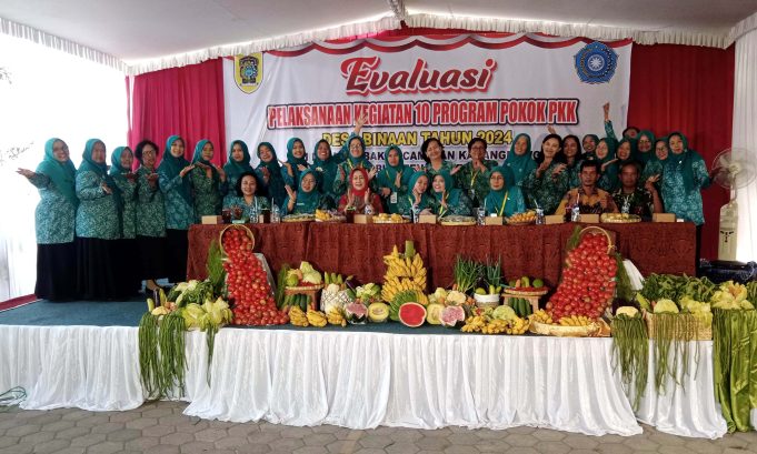 Pelaksanaan Evaluasi 10 Program PKK Desa Binaan Di Desa Tambak.