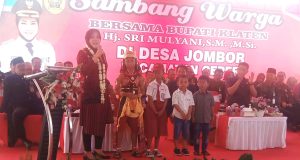Sambang Warga Di Desa Jombor Bupati Klaten Serahkan Banyak Bantuan.