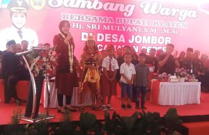 Sambang Warga Di Desa Jombor Bupati Klaten Serahkan Banyak Bantuan.