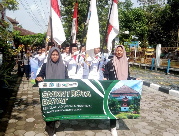 Karnaval Dalam Rangka Dies Natalis SMK N 1 Rota Tampilkan Beragam Kreativitas
