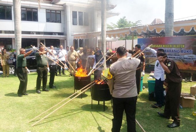 Pemusnahan Barang Bukti Incracht Di Kejaksaan Negeri Klaten.