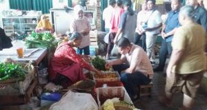 Cabup No urut 2 Hery Wibowo Melakukan Blusukan ke Pasar Tradisional