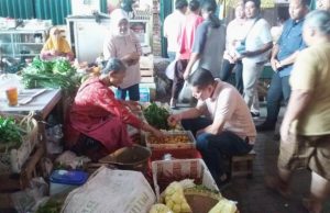 Cabup No urut 2 Hery Wibowo Melakukan Blusukan ke Pasar Tradisional