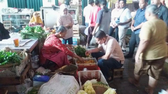 Cabup No urut 2 Hery Wibowo Melakukan Blusukan ke Pasar Tradisional