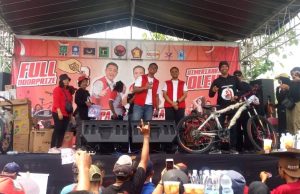 Kampamye Terakhir Pasangan Cabup Hamenang-Benny Di Lapangan Desa Kradenan