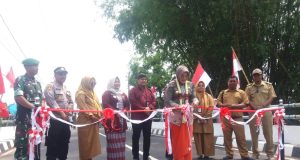 Bupati Klaten Sri Mulyani Meresmikan Jembatan Trasan II, Kecamatan Juwiring.