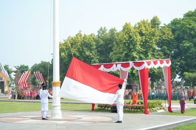 Pimpin Upacara Hari Guru Nasional 2024, Bupati Klaten Sri Mulyani Sampaikan Terima Kasih Kepada Guru