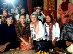 Makam Unik Warna-Warni Di Desa Bakungan Di Kunjungi Artis Nikita Mirzani