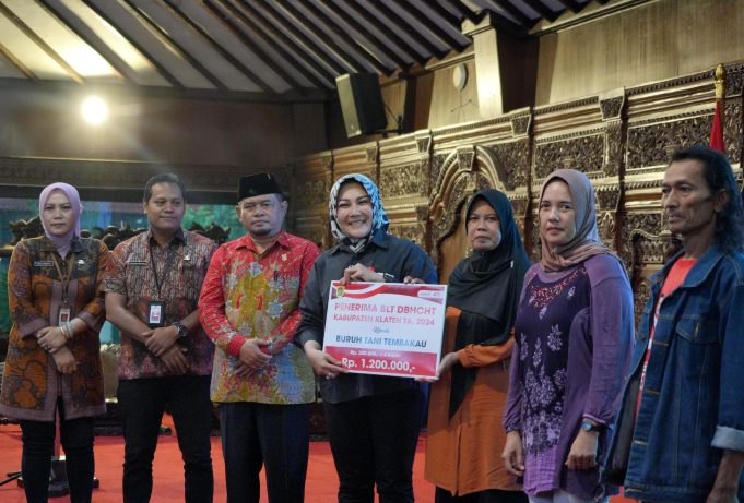 Pemkab Klaten Salurkan BLT DBHCHT Rp 9,3 Miliar