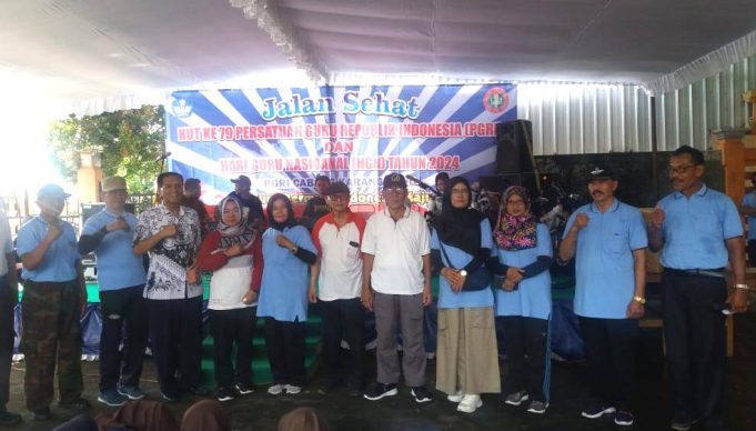 Guru dan Siswa Di Karangdowo.Meriahkan Perayaan HUT PGRI Ke-79 dan Hari Guru Nasional 2024
