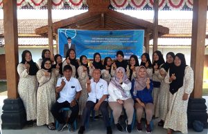 Pelatihan Berbasis Kompetensi Tayilor Made Training Di Desa Tumpukan Ditutup, 16 Peserta Terima Sertifikat.