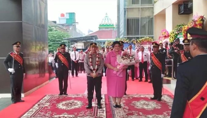 Sertijab Kapolresta Surakarta Dari Kombes Pol Iwan Saktiadi Kepada Kombes. Pol. Catur Cahyono Wibowo Sebagai Kapolresta Yang Baru.