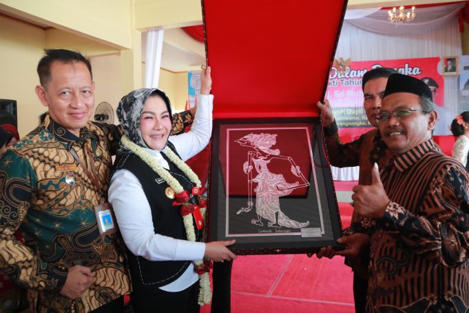 Bupati Klaten Hj Sri Mulyani Ajak Warga Klaten Bersatu Dukung Mas Hamenang – Mas Benny