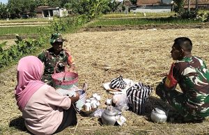 Dukung Program Pemerintah Untuk Ketahanan Pangan Nasional, Babinsa Koramil Klaten Utara Sosialisasikan Serapan Gabah Kering