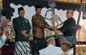 Tradisi Sadranan Warga Ngepringan Desa Serenan Gelar Wayangan