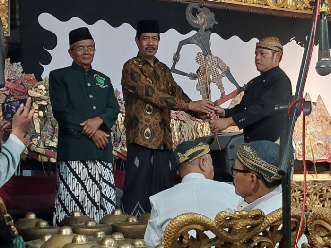 Tradisi Sadranan Warga Ngepringan Desa Serenan Gelar Wayangan