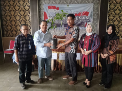 Melalui Program CSR, CV Dollar Furniture Salurkan Bantuan Bibit Buah-buahan Di Desa Serenan