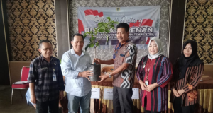 Melalui Program CSR, CV Dollar Furniture Salurkan Bantuan Bibit Buah-buahan Di Desa Serenan